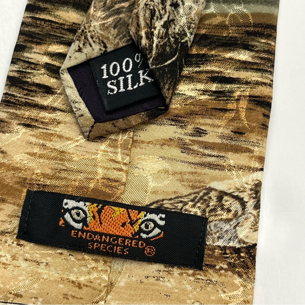 Endangered Species Wolf Design Men's 100% Silk Neck‎ Tie Catch the Wind Vintage - Picture 2 of 7